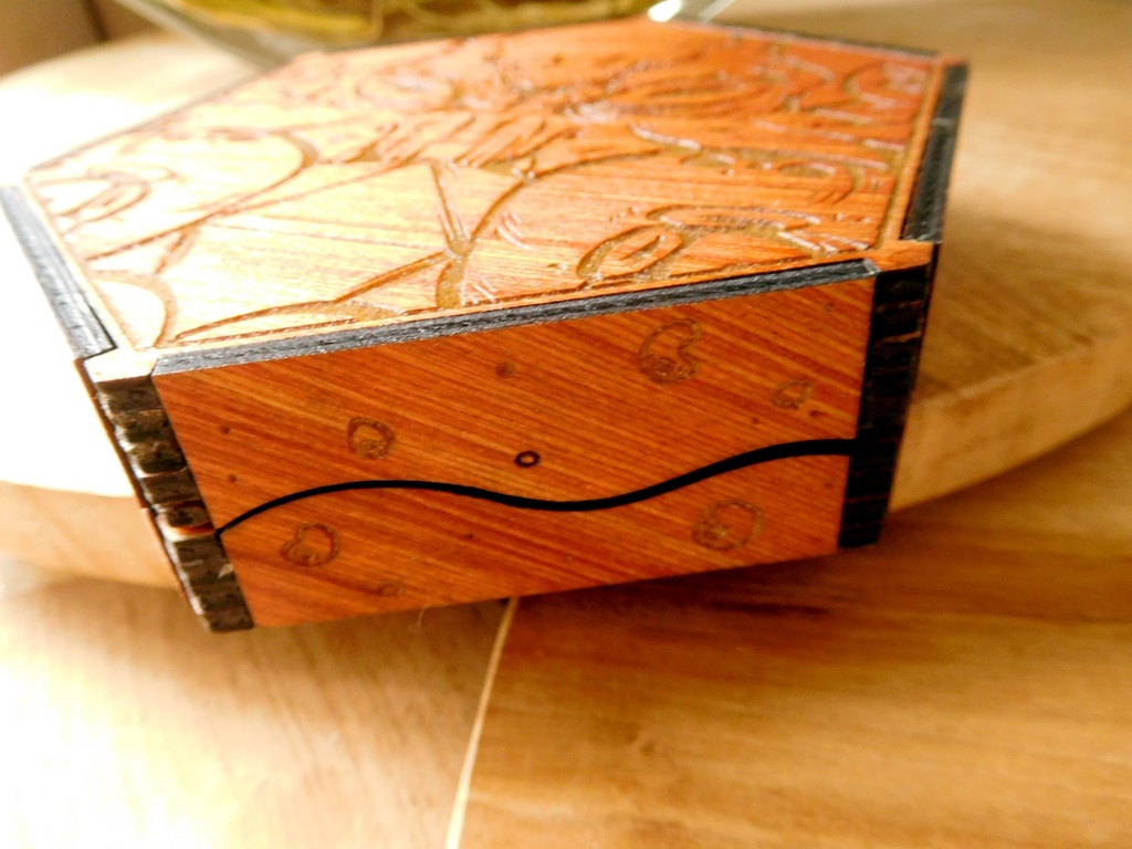 Dice Tray - Cthulhu b-grade detail