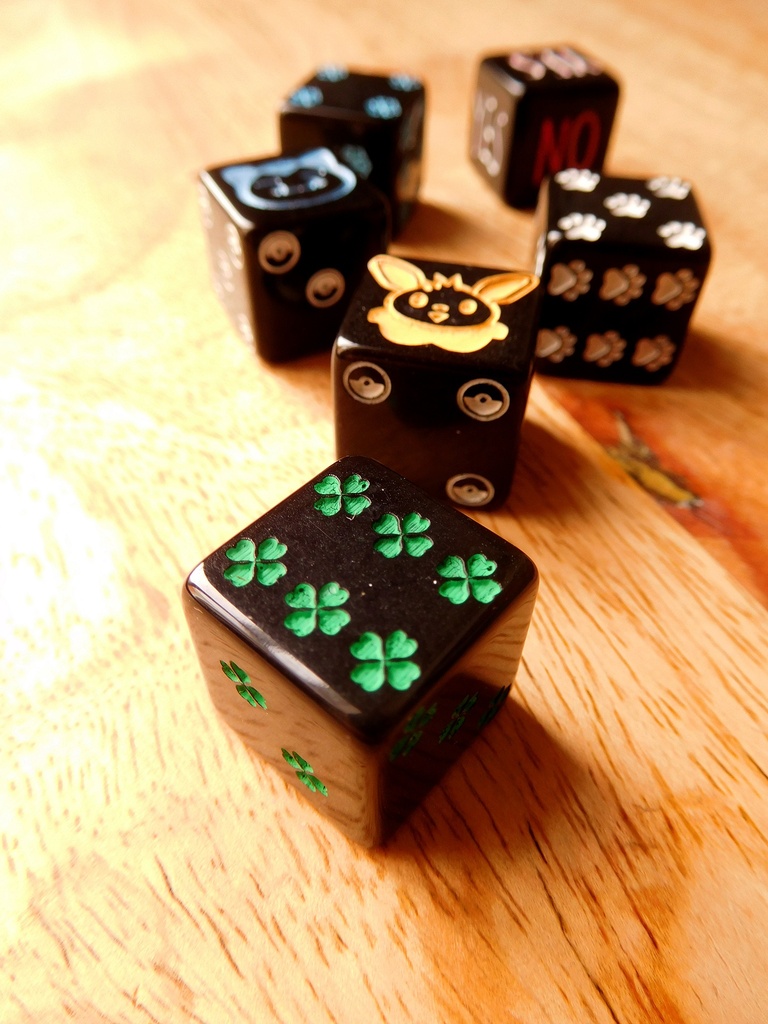 6D single Dice - four leaf clover