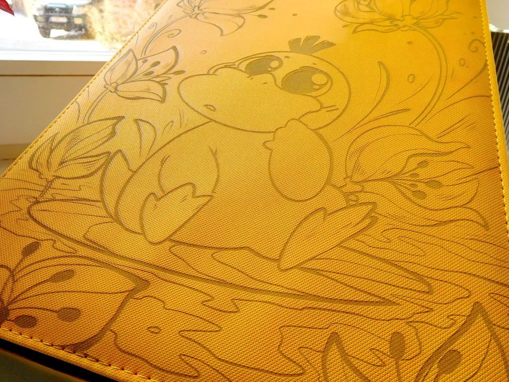detail shot front binder