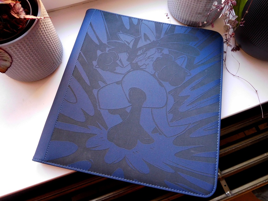 Lucario 12 sleeves Binder
