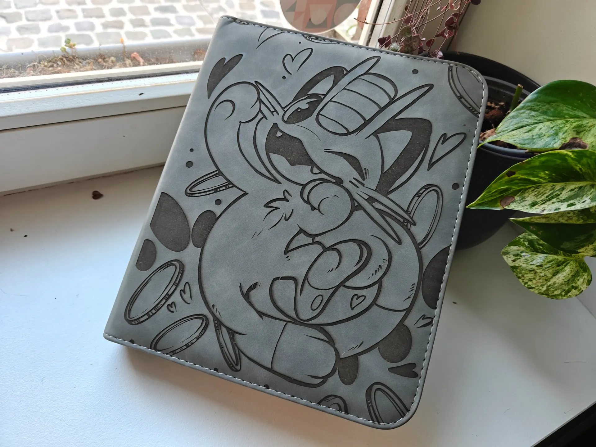 Meowth 4 sleeves Binder