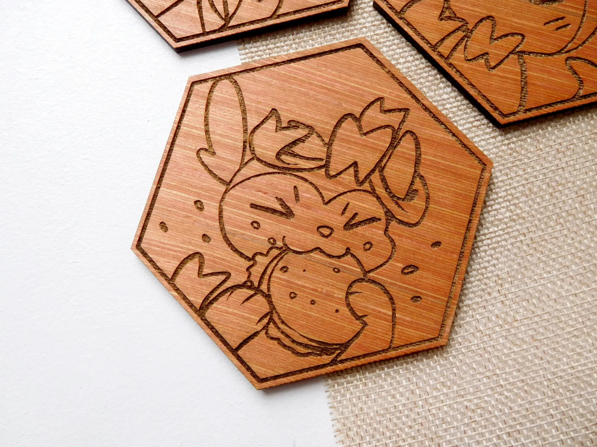 Wooden Coaster - snacking Sylveon